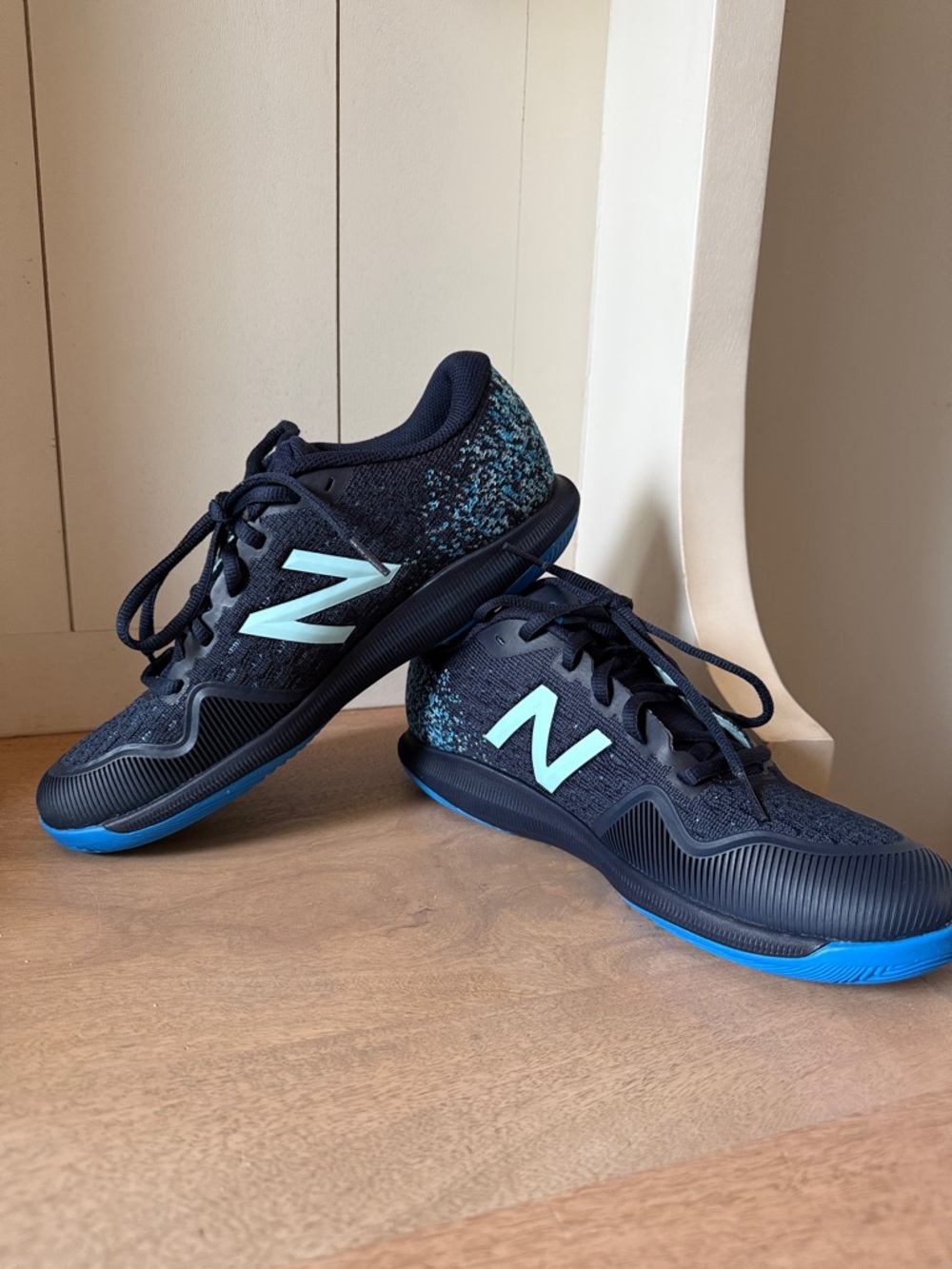 NWOB Men’s New Balance Fuel Cell Navy Tennis Sneaker Light Blue Knit Size 7.5W